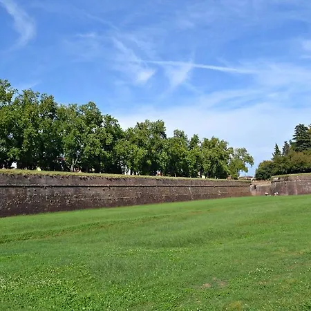 Casa Nausicaa, Piano Terra Nel Cuore Della Citta, Confortevole E Silenzioso Lucca